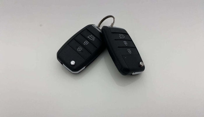 2023 KIA SONET HTK 1.2 PETROL MT, Petrol, Manual, 24,624 km, Key Close Up