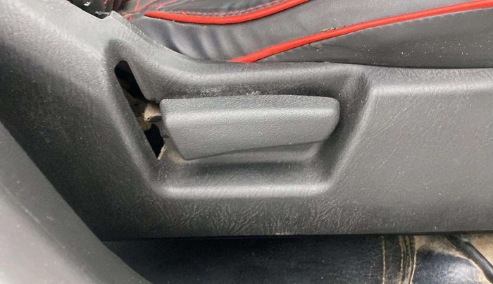 2019 Maruti Alto LXI, CNG, Manual, 90,221 km, Driver Side Adjustment Panel
