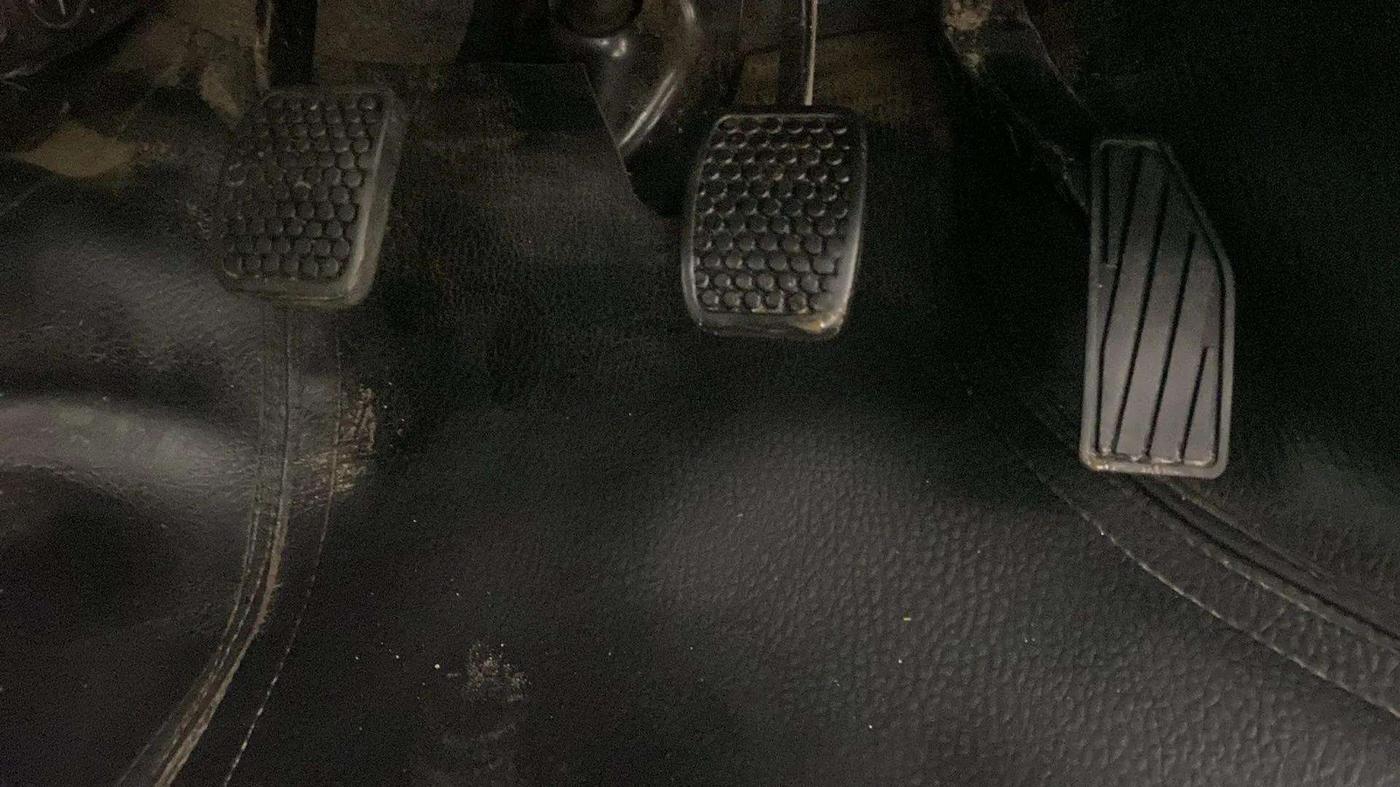 2019 Maruti Alto LXI, CNG, Manual, 90,221 km, Pedals