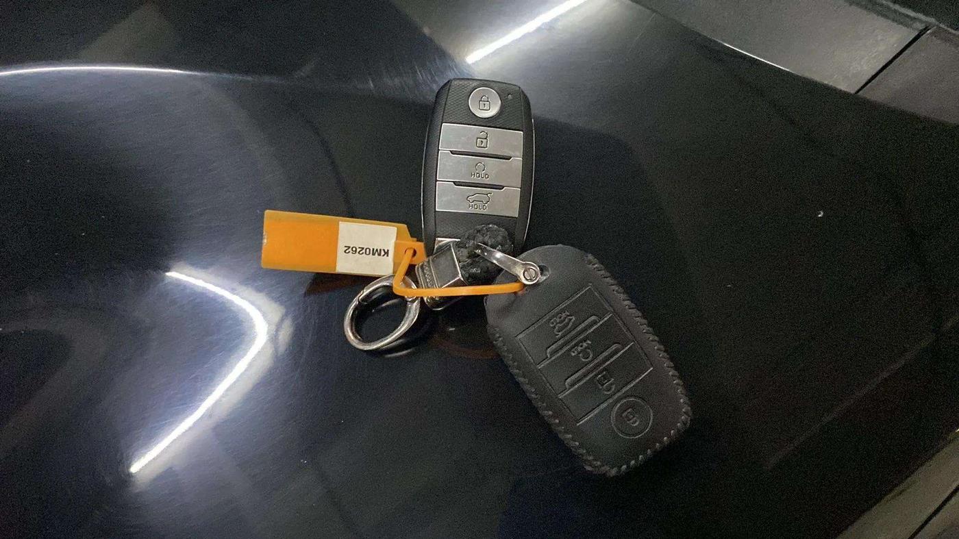 2023 KIA SONET HTK PLUS 1.0 IMT, Petrol, Manual, 13,059 km, Key Close Up