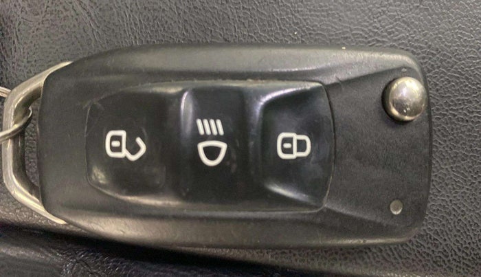 2018 Tata NEXON XMA PETROL, Petrol, Automatic, 36,547 km, Key Close Up