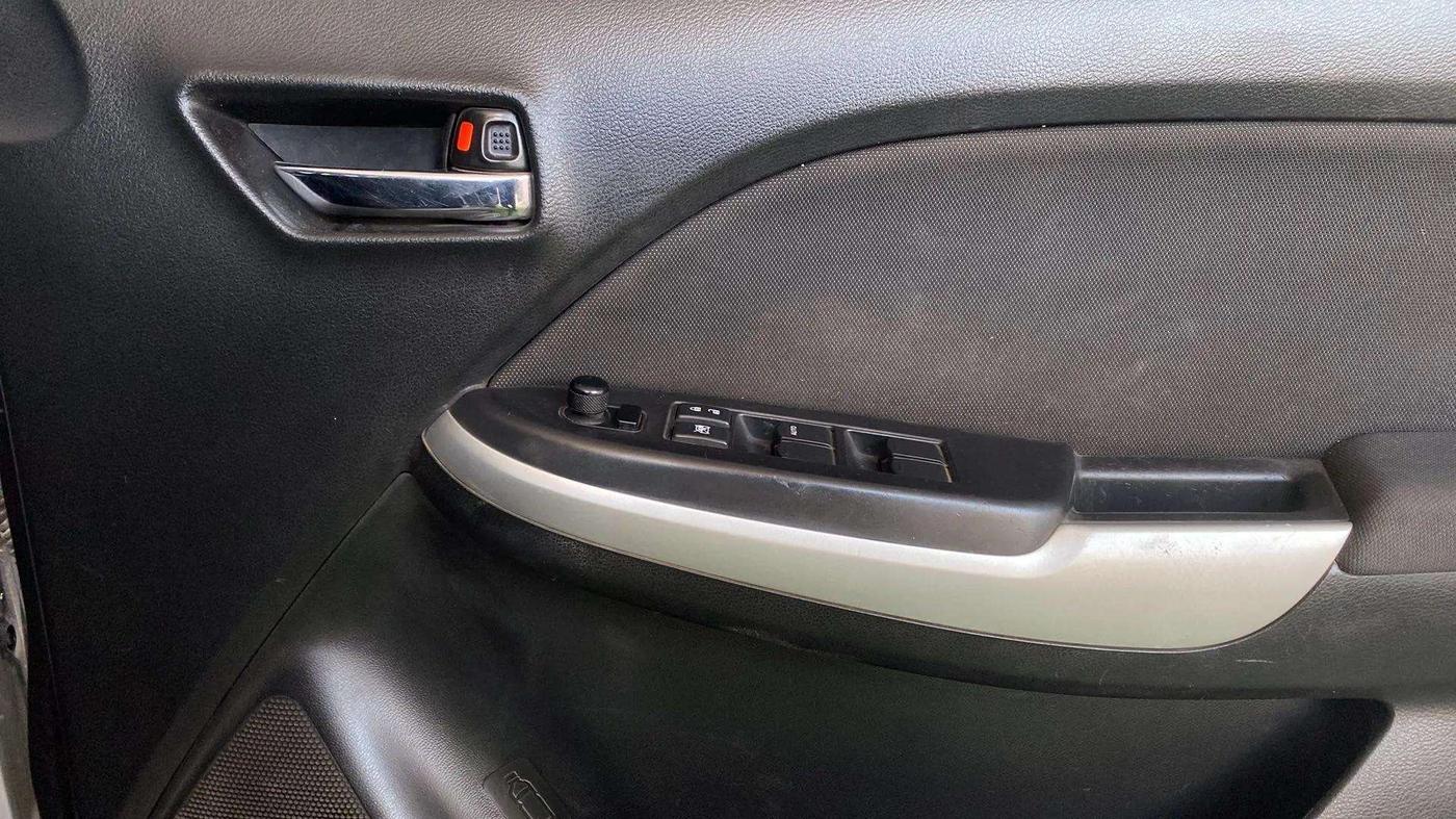 2017 Maruti Baleno ZETA PETROL 1.2, CNG, Manual, 76,511 km, Driver Side Door Panels Control