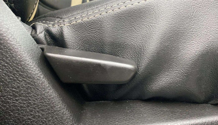 2018 Renault Duster RXS CVT, Petrol, Automatic, 22,807 km, Driver Side Adjustment Panel