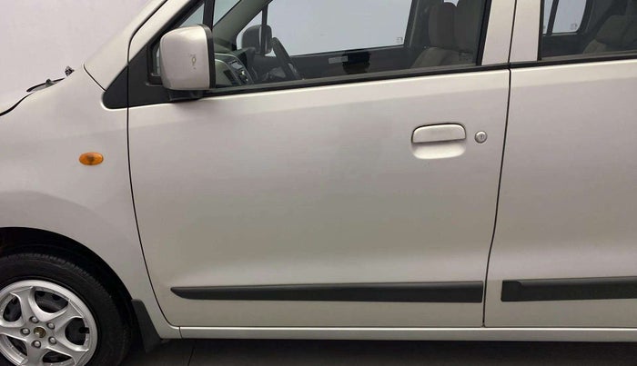 2016 Maruti Wagon R 1.0 VXI AMT, Petrol, Automatic, 65,869 km, Front passenger door - Slightly dented