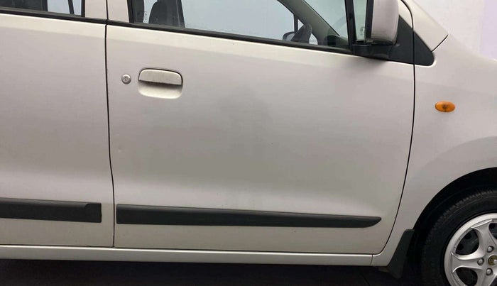 2016 Maruti Wagon R 1.0 VXI AMT, Petrol, Automatic, 65,869 km, Driver-side door - Minor scratches