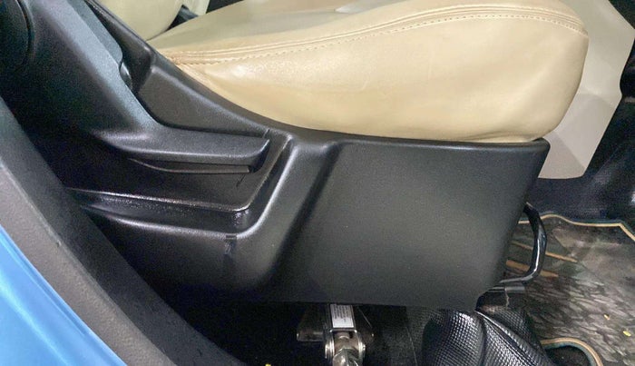 2019 Maruti New Wagon-R ZXI 1.2 AMT, Petrol, Automatic, 68,469 km, Driver Side Adjustment Panel