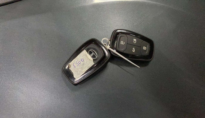 2021 Tata ALTROZ XT PETROL, Petrol, Manual, 16,228 km, Key Close Up