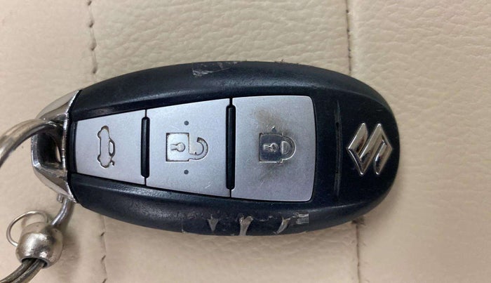 2015 Maruti Swift Dzire ZXI, Petrol, Manual, 67,999 km, Key Close Up