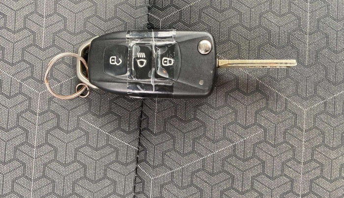 2022 Tata PUNCH ADVENTURE AMT, Petrol, Automatic, 14,944 km, Key Close Up