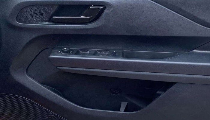 2022 Tata PUNCH ADVENTURE AMT, Petrol, Automatic, 14,944 km, Driver Side Door Panels Control