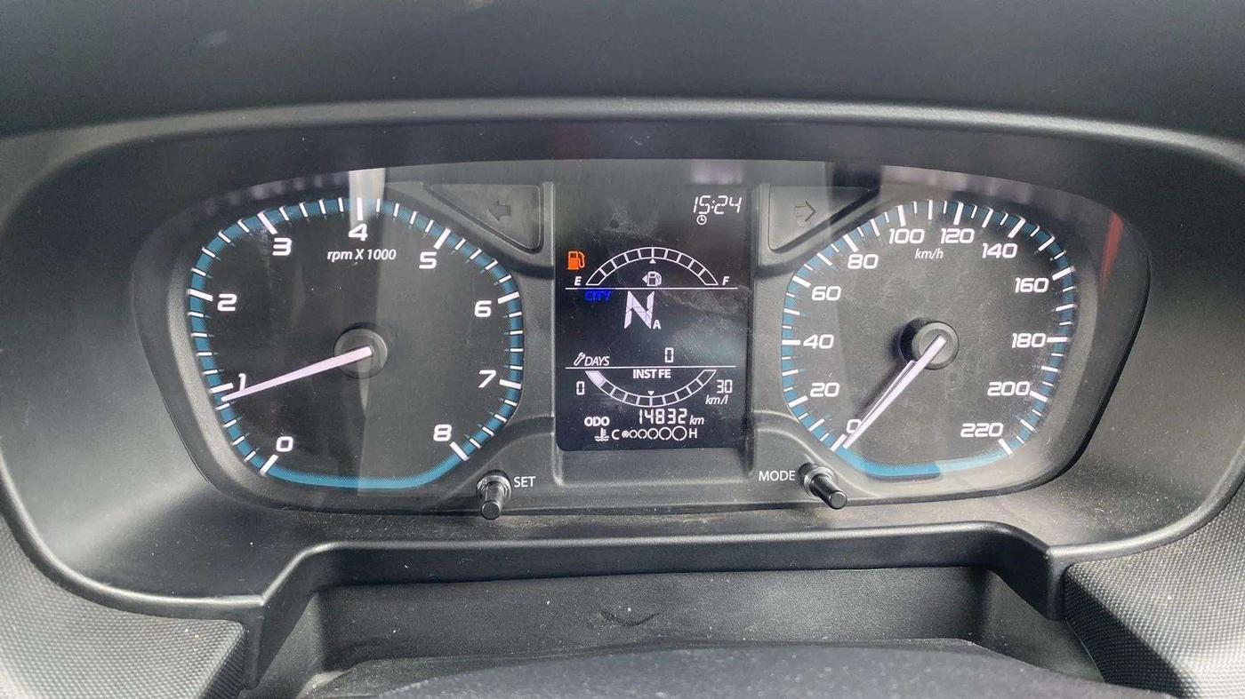 2022 Tata PUNCH ADVENTURE AMT, Petrol, Automatic, 14,944 km, Odometer Image