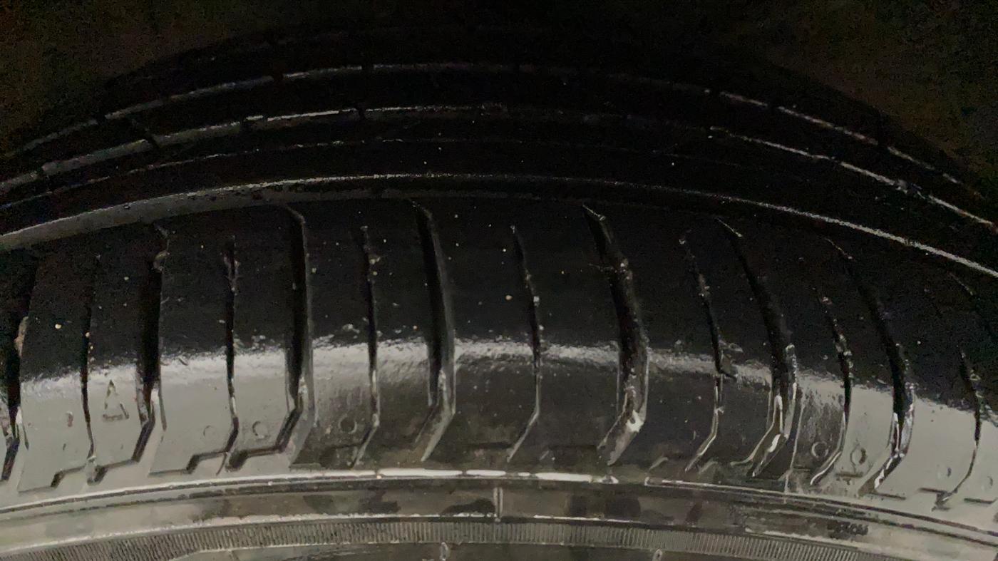 2019 Toyota Glanza V CVT, Petrol, Automatic, 59,520 km, Right Front Tyre Tread