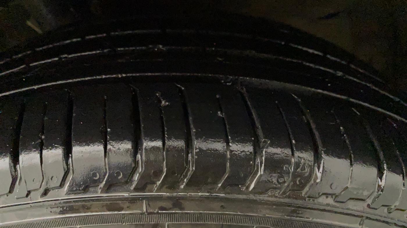 2019 Toyota Glanza V CVT, Petrol, Automatic, 59,520 km, Left Front Tyre Tread