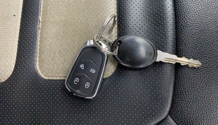 2015 Tata Bolt XM REVOTRON, Petrol, Manual, 61,167 km, Key Close Up