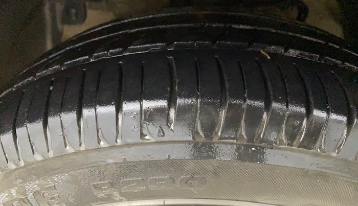 2015 Tata Bolt XM REVOTRON, Petrol, Manual, 61,167 km, Left Front Tyre Tread