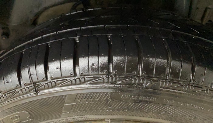 2015 Tata Bolt XM REVOTRON, Petrol, Manual, 61,167 km, Left Rear Tyre Tread