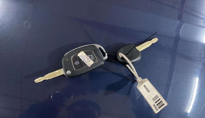 2020 Hyundai VENUE S 1.2, Petrol, Manual, 34,494 km, Key Close Up