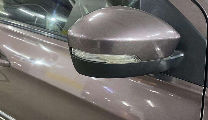 2017 Tata Tiago XZ PETROL, Petrol, Manual, 25,536 km, Right rear-view mirror - Indicator light has minor damage