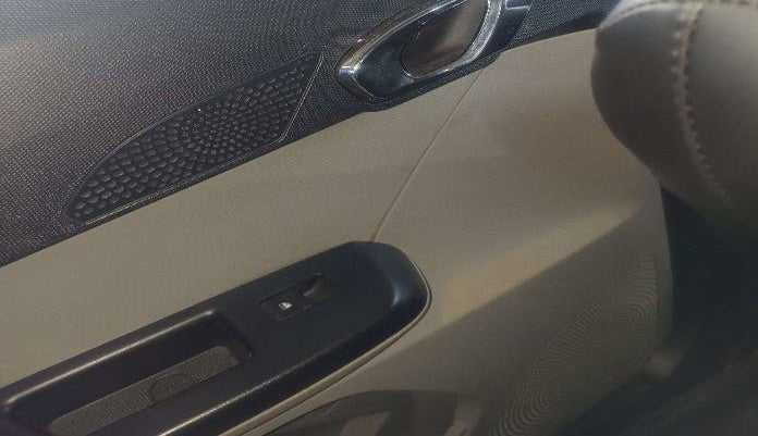 2017 Tata Tiago XZ PETROL, Petrol, Manual, 25,536 km, Left rear window switch / handle - Switch/handle not functional
