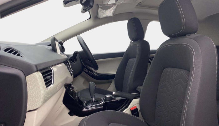 2020 Tata NEXON XZA PLUS SUNROOF PETROL, Petrol, Automatic, 26,041 km, Right Side Front Door Cabin