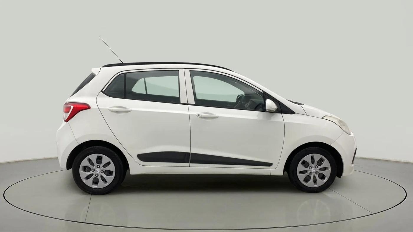 2015 Hyundai Grand i10 SPORTZ 1.2 KAPPA VTVT, Petrol, Manual, 79,938 km, Right Side View