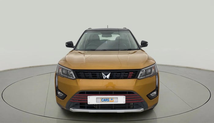 2022 Mahindra XUV300 W8(O) 1.2 PETROL DUAL TONE, Petrol, Manual, 11,812 km, Front