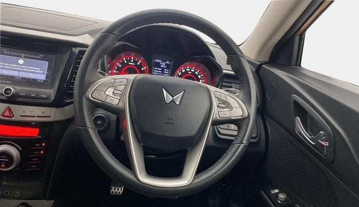 2022 Mahindra XUV300 W8(O) 1.2 PETROL DUAL TONE, Petrol, Manual, 11,812 km, Steering Wheel Close Up