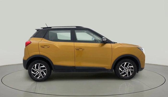 2022 Mahindra XUV300 W8(O) 1.2 PETROL DUAL TONE, Petrol, Manual, 11,812 km, Right Side View