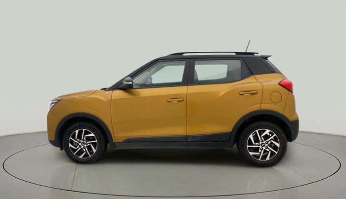 2022 Mahindra XUV300 W8(O) 1.2 PETROL DUAL TONE, Petrol, Manual, 11,812 km, Left Side