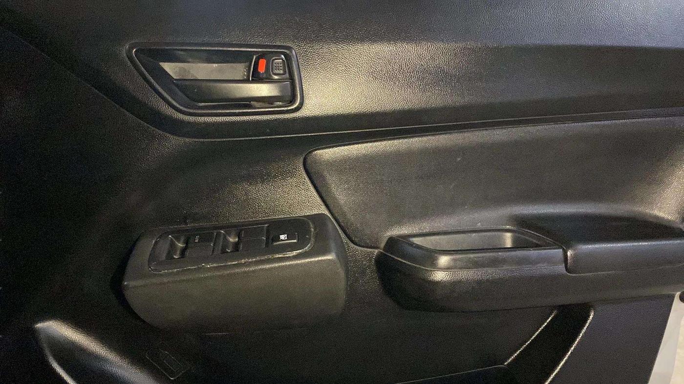 2021 Maruti Swift LXI, Petrol, Manual, 34,983 km, Driver Side Door Panels Control