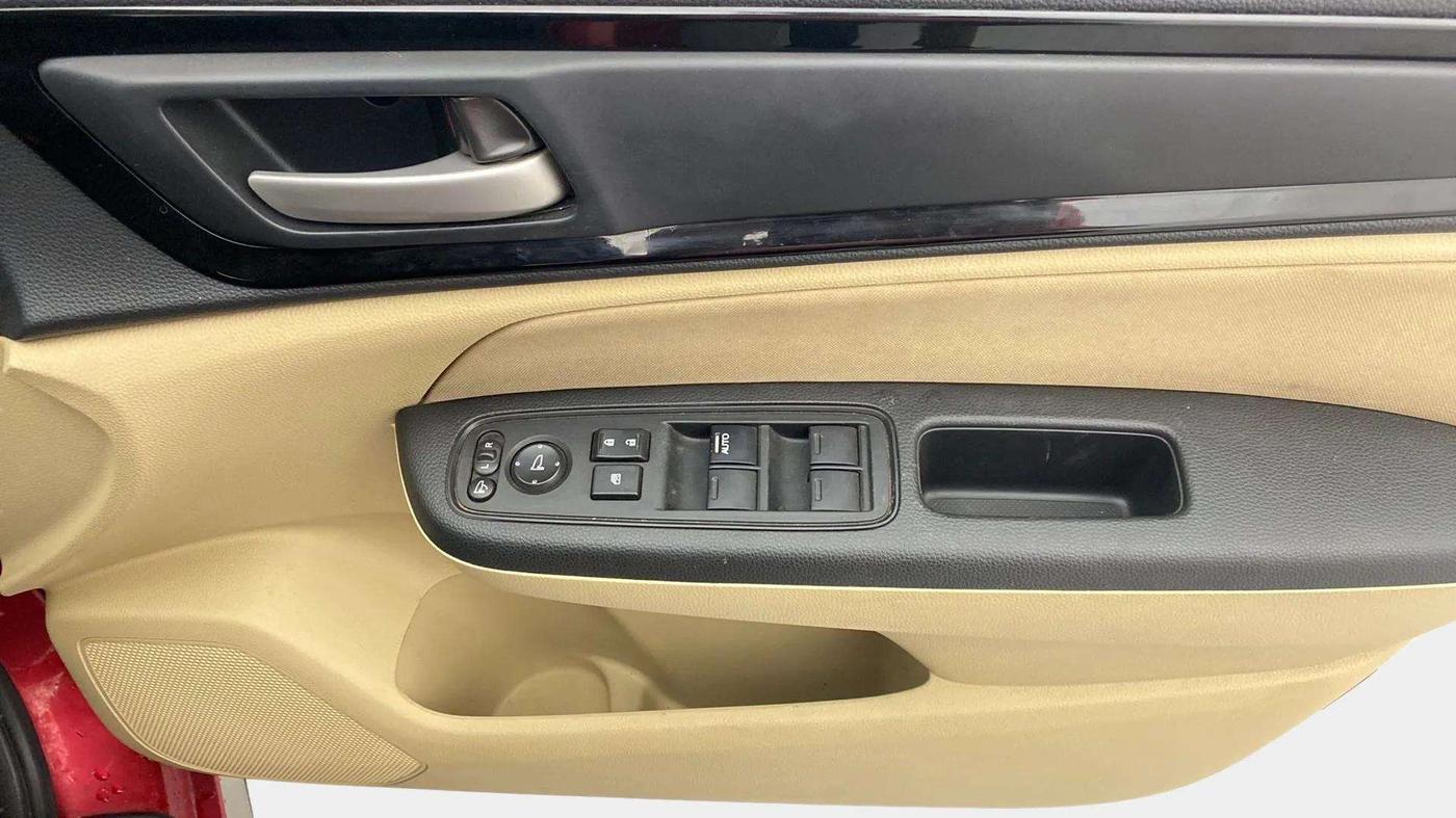 2021 Honda Amaze 1.2L I-VTEC S, Petrol, Manual, 38,178 km, Driver Side Door Panels Control