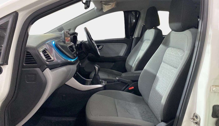 2020 Tata ALTROZ XZ PETROL, Petrol, Manual, 30,197 km, Right Side Front Door Cabin