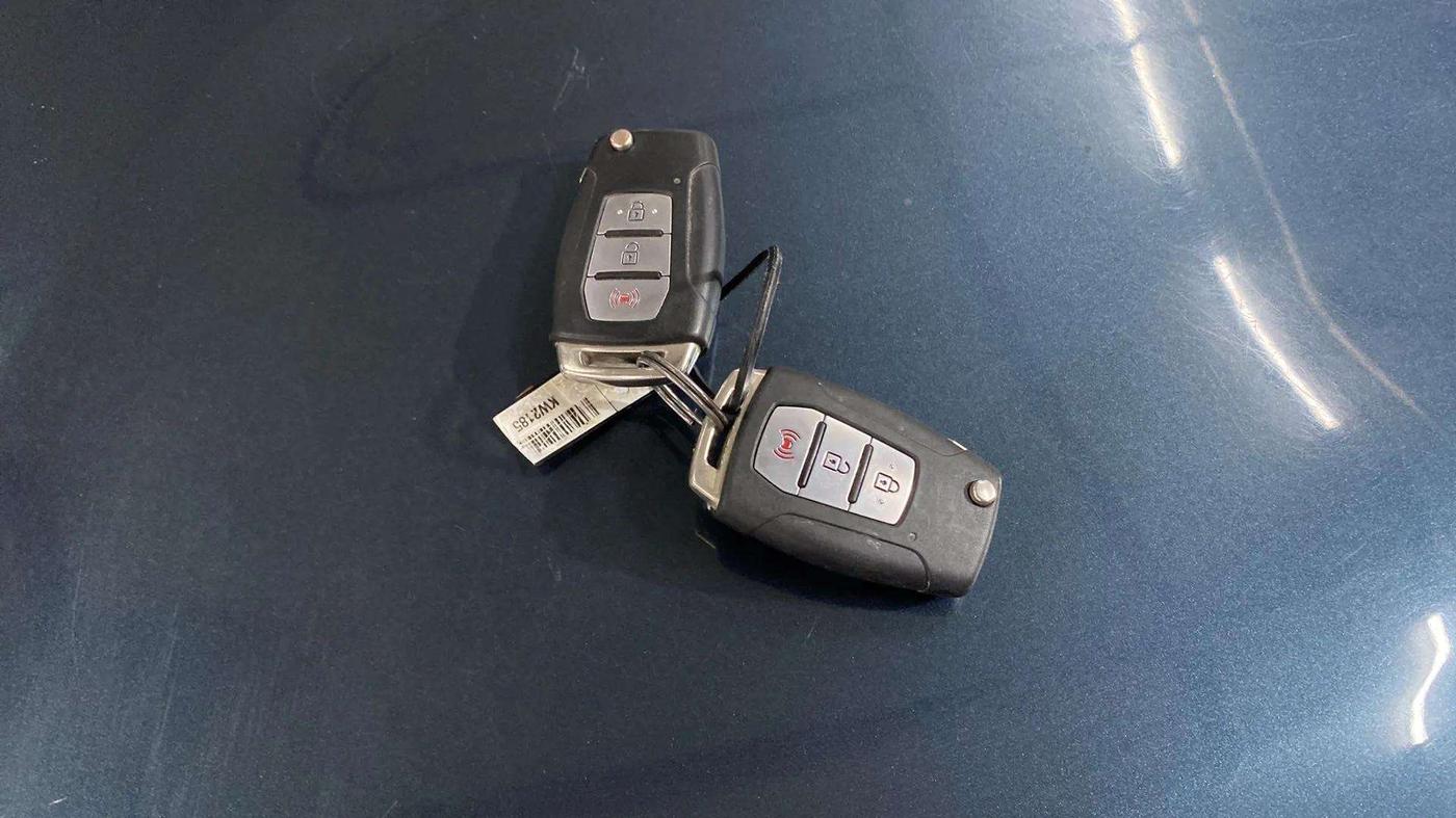 2021 Mahindra XUV300 W8 (O) 1.2 PETROL AMT, Petrol, Automatic, 48,417 km, Key Close Up