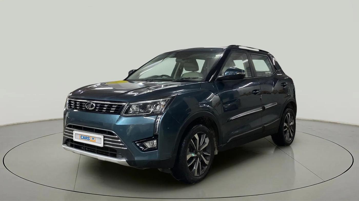 2021 Mahindra XUV300 W8 (O) 1.2 PETROL AMT, Petrol, Automatic, 48,417 km, Left Front Diagonal