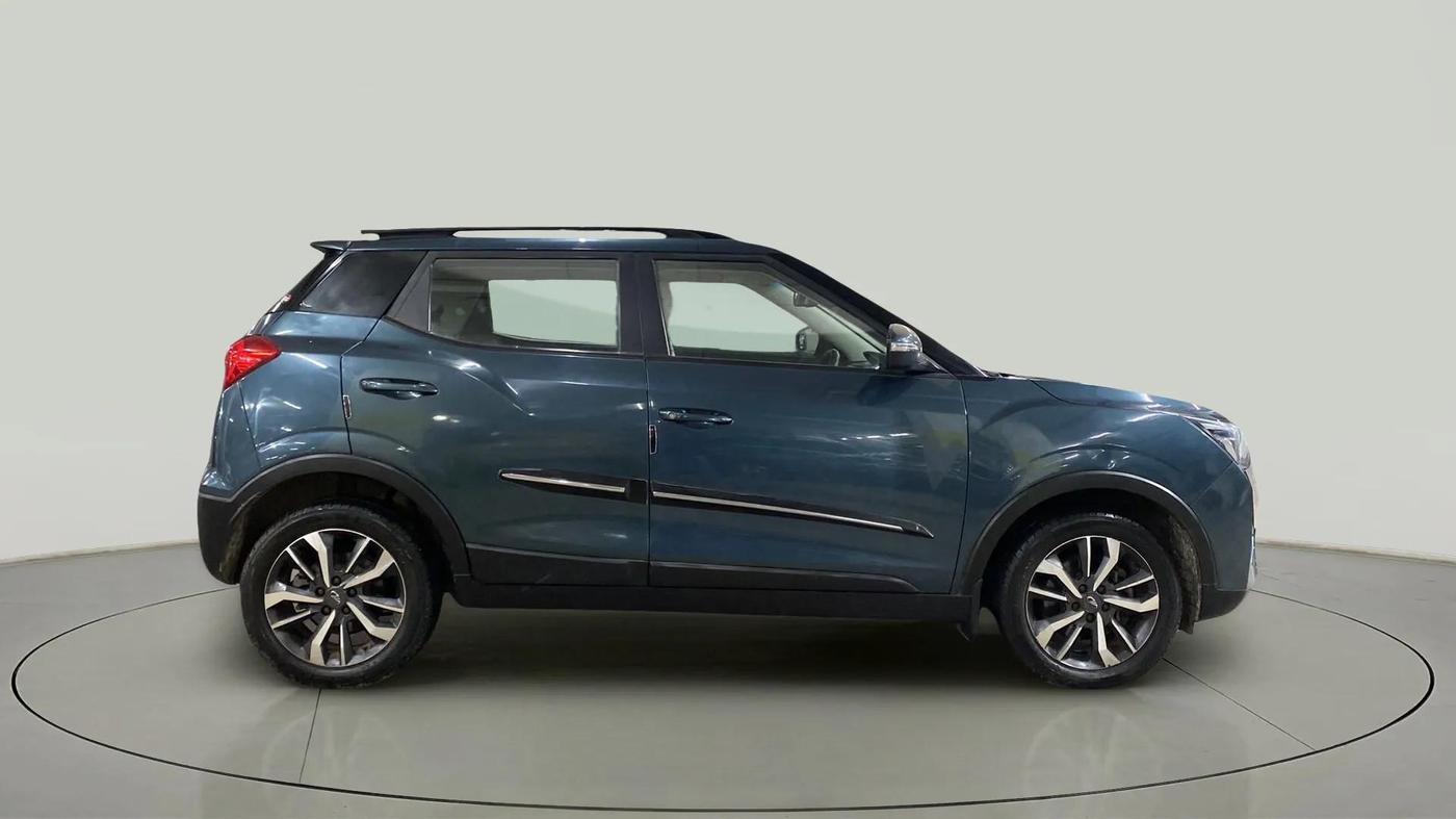 2021 Mahindra XUV300 W8 (O) 1.2 PETROL AMT, Petrol, Automatic, 48,417 km, Right Side View