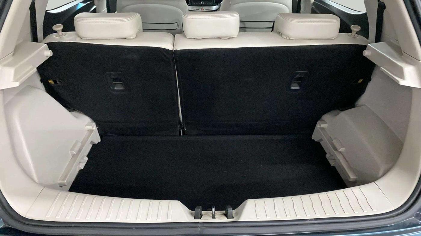 2021 Mahindra XUV300 W8 (O) 1.2 PETROL AMT, Petrol, Automatic, 48,417 km, Boot Inside