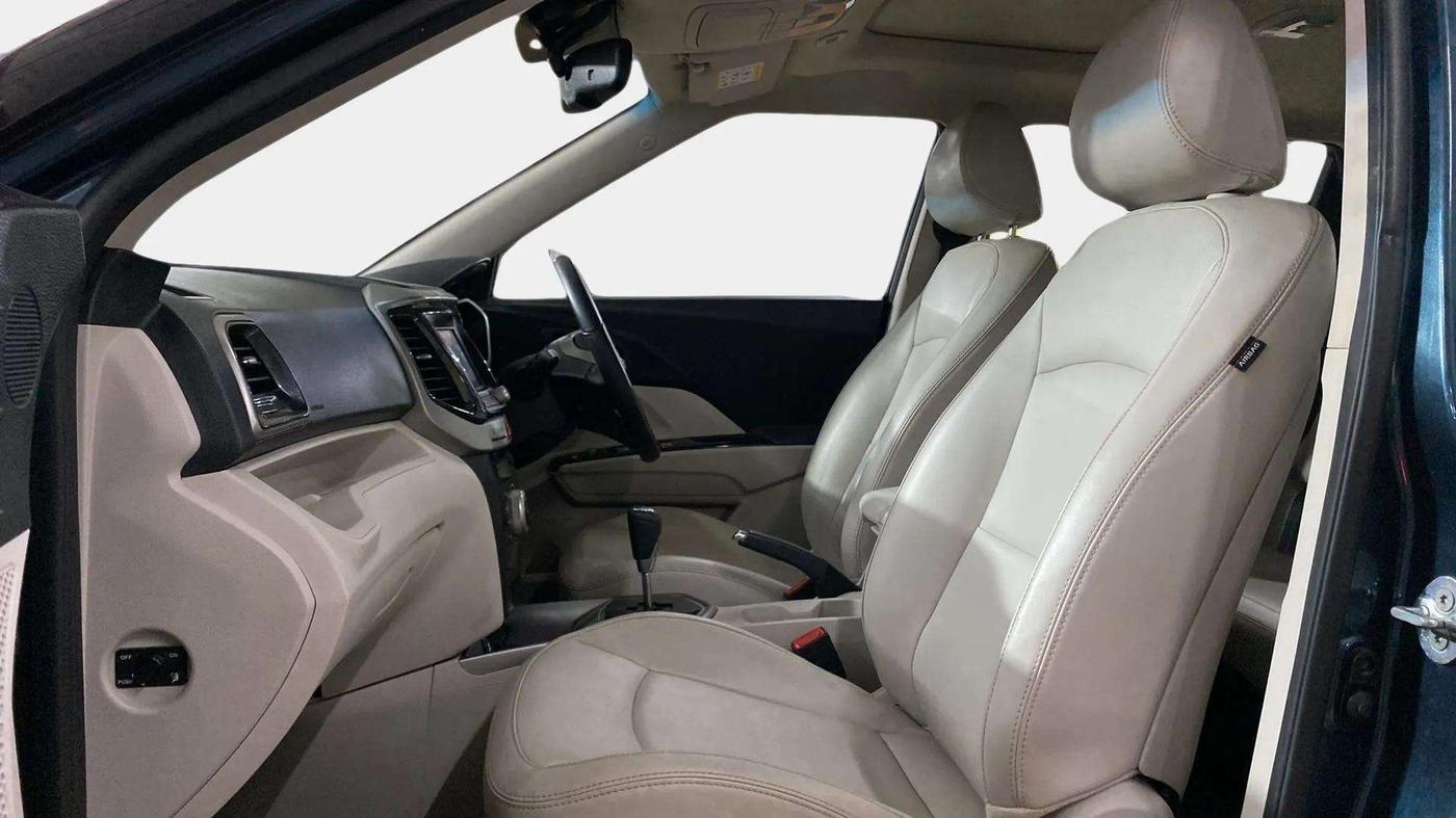 2021 Mahindra XUV300 W8 (O) 1.2 PETROL AMT, Petrol, Automatic, 48,417 km, Right Side Front Door Cabin