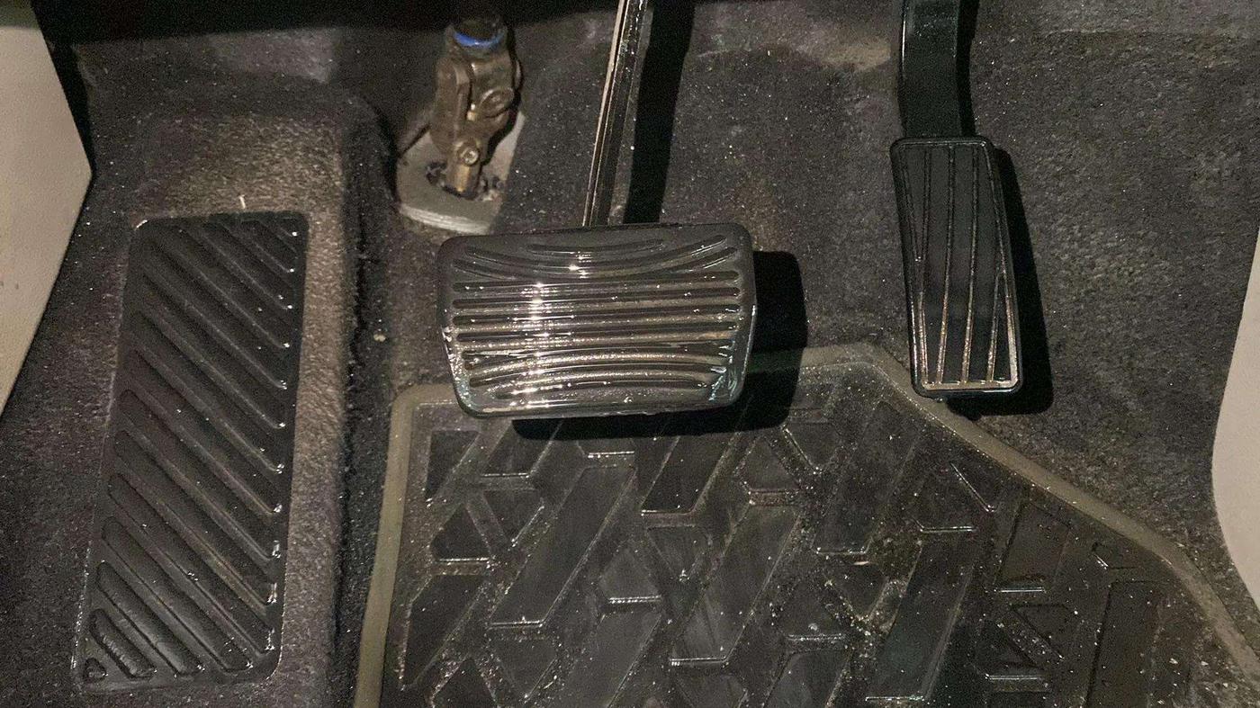 2021 Mahindra XUV300 W8 (O) 1.2 PETROL AMT, Petrol, Automatic, 48,417 km, Pedals
