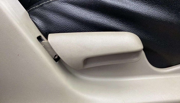 2016 Maruti Celerio VXI, Petrol, Manual, 48,550 km, Driver Side Adjustment Panel