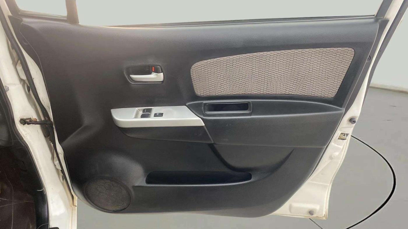 2014 Maruti Wagon R 1.0 LXI, Petrol, Manual, 82,245 km, Driver Side Door Panels Control