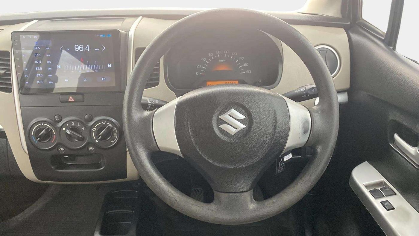 2014 Maruti Wagon R 1.0 LXI, Petrol, Manual, 82,245 km, Steering Wheel Close Up