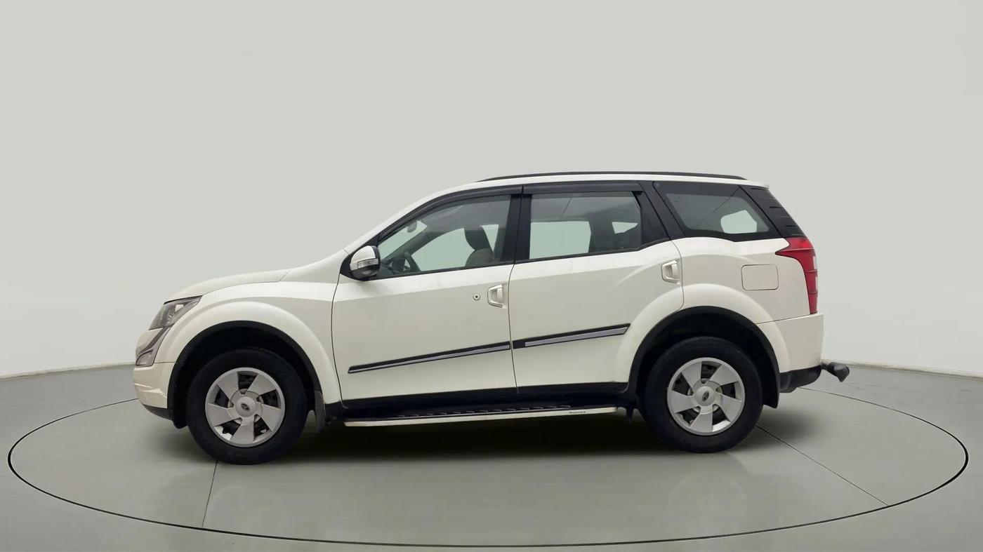 2016 Mahindra XUV500 W6, Diesel, Manual, 90,716 km, Left Side
