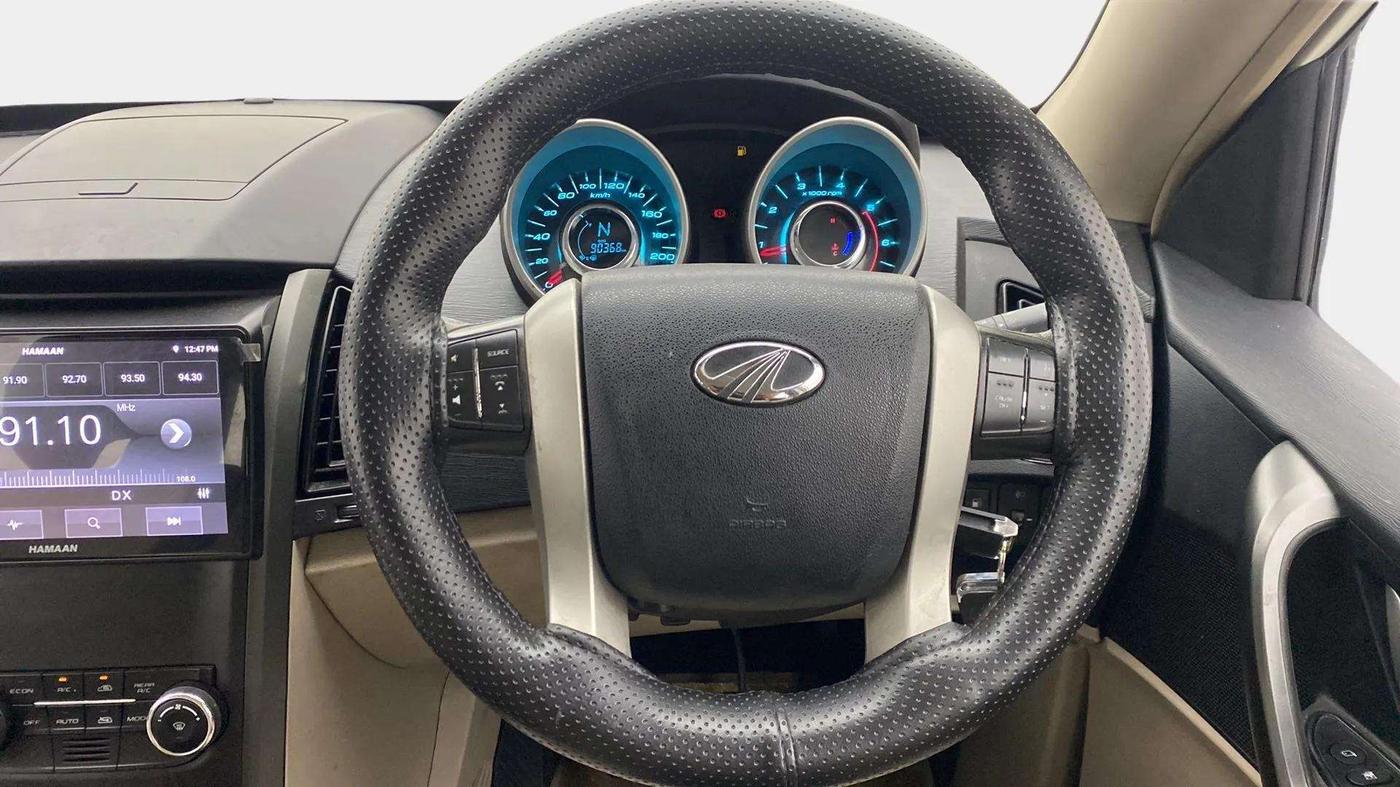 2016 Mahindra XUV500 W6, Diesel, Manual, 90,716 km, Steering Wheel Close Up