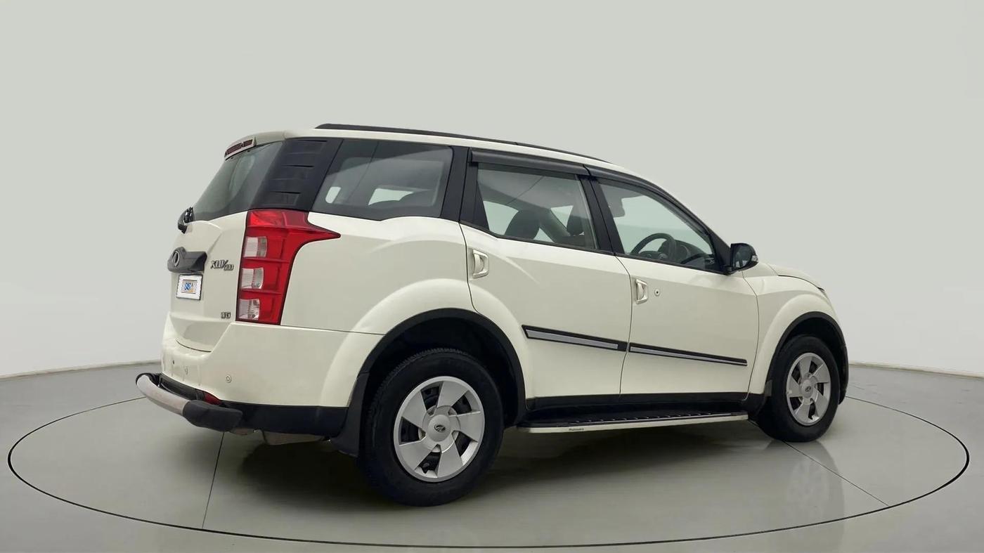 2016 Mahindra XUV500 W6, Diesel, Manual, 90,716 km, Right Back Diagonal