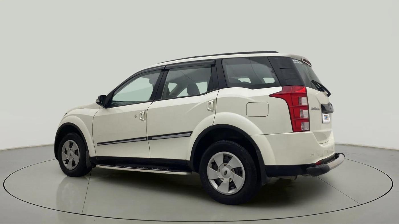 2016 Mahindra XUV500 W6, Diesel, Manual, 90,716 km, Left Back Diagonal