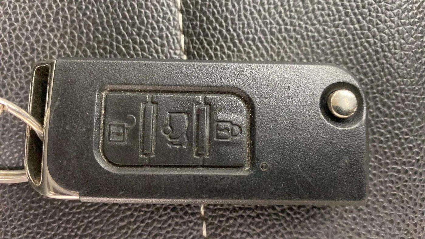 2016 Mahindra XUV500 W6, Diesel, Manual, 90,716 km, Key Close Up