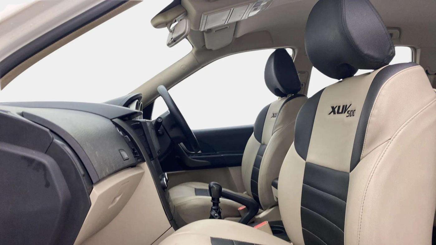2016 Mahindra XUV500 W6, Diesel, Manual, 90,716 km, Right Side Front Door Cabin