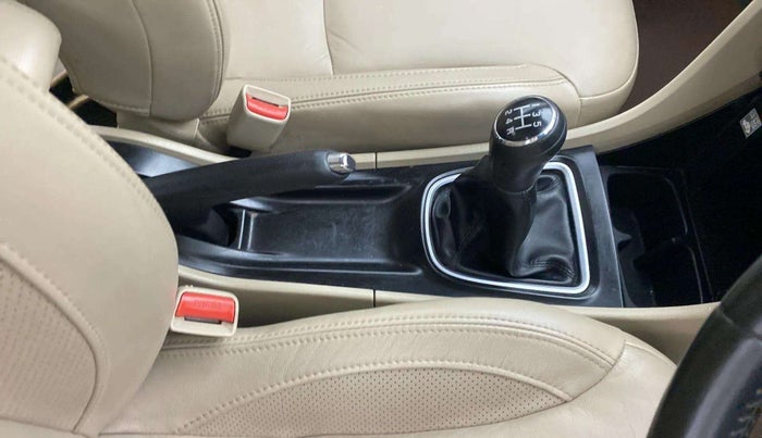 2017 Maruti Ciaz ALPHA 1.4 PETROL, Petrol, Manual, 76,279 km, Gear Lever