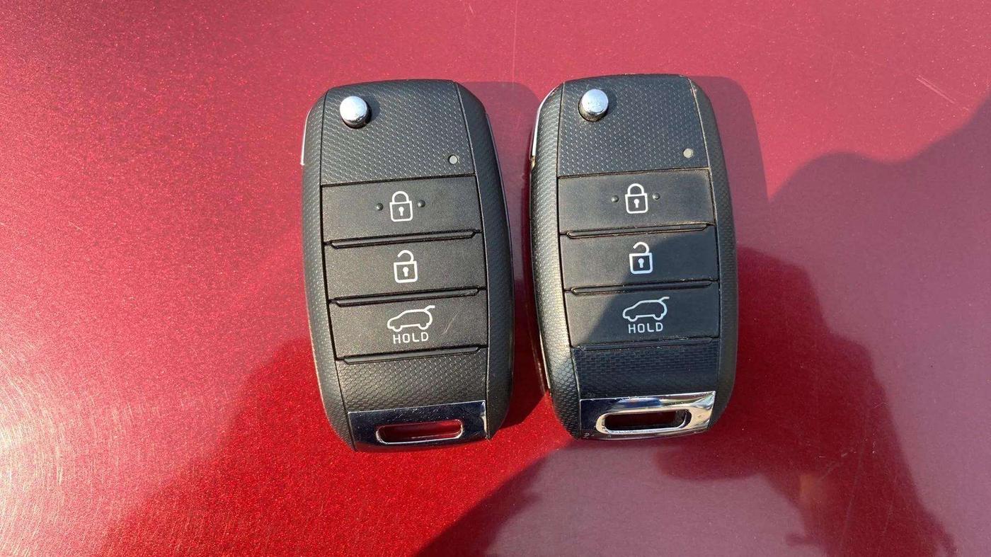 2022 KIA SONET HTK PLUS 1.2, Petrol, Manual, 15,581 km, Key Close Up