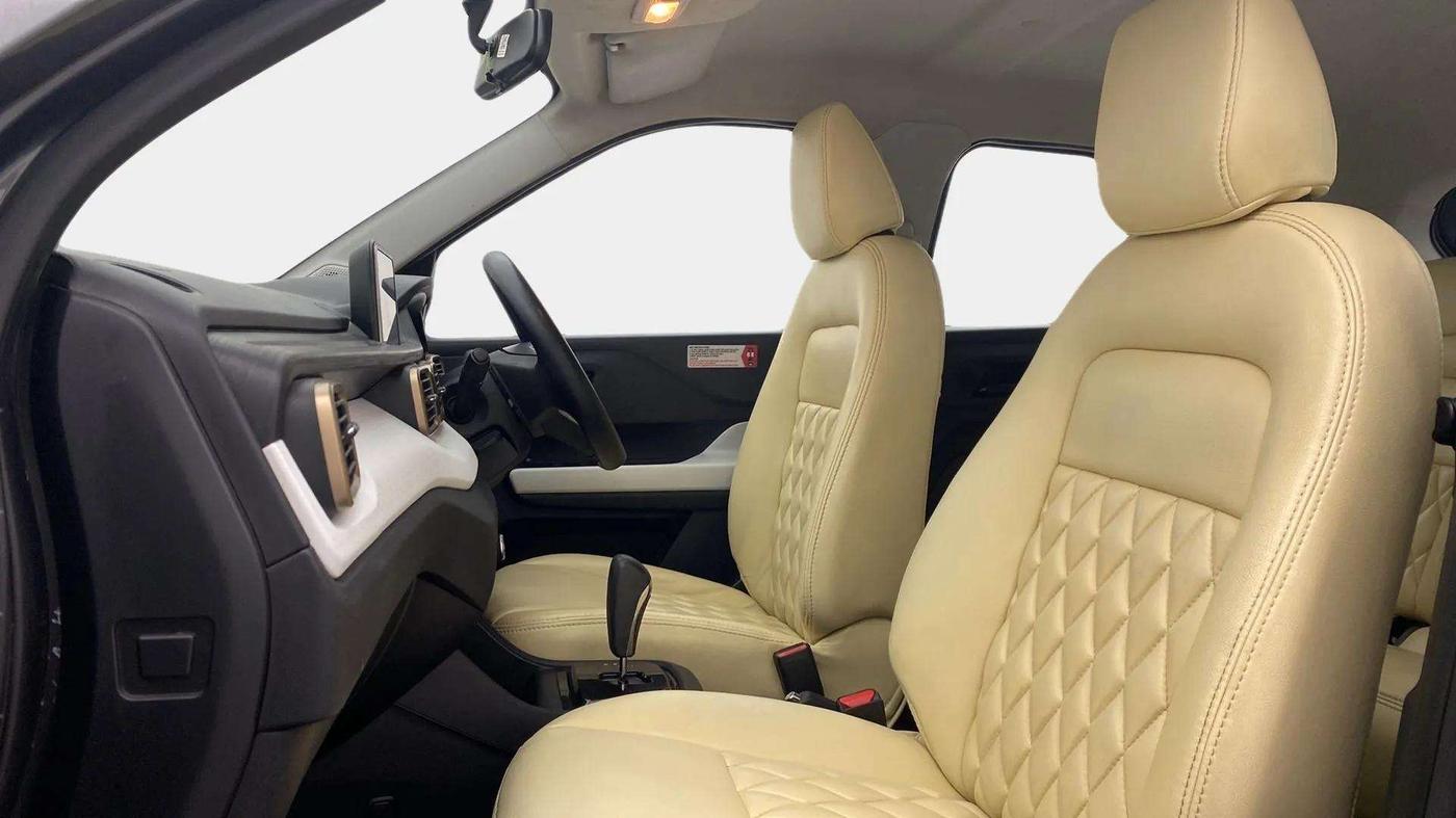 2021 Tata PUNCH ACCOMPLISHED AMT, Petrol, Automatic, 37,297 km, Right Side Front Door Cabin
